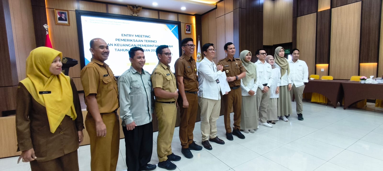 Penyerahan laporan keuangan Pemerintah Daerah Anudited di kantor BPK Wilayah Sumatera Barat